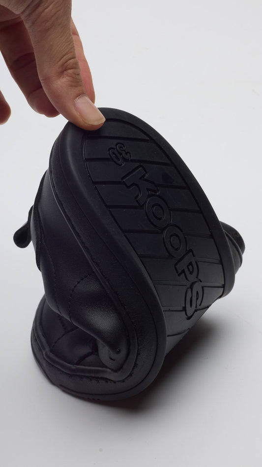 conventional shoe and the wide last of a children's barefoot shoe