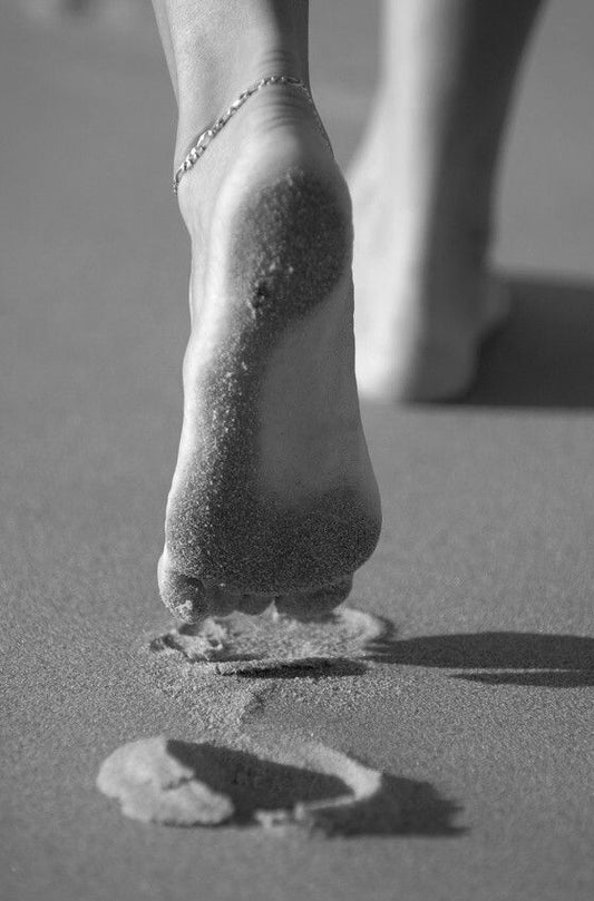 Loss of sensation in the tips of the toes