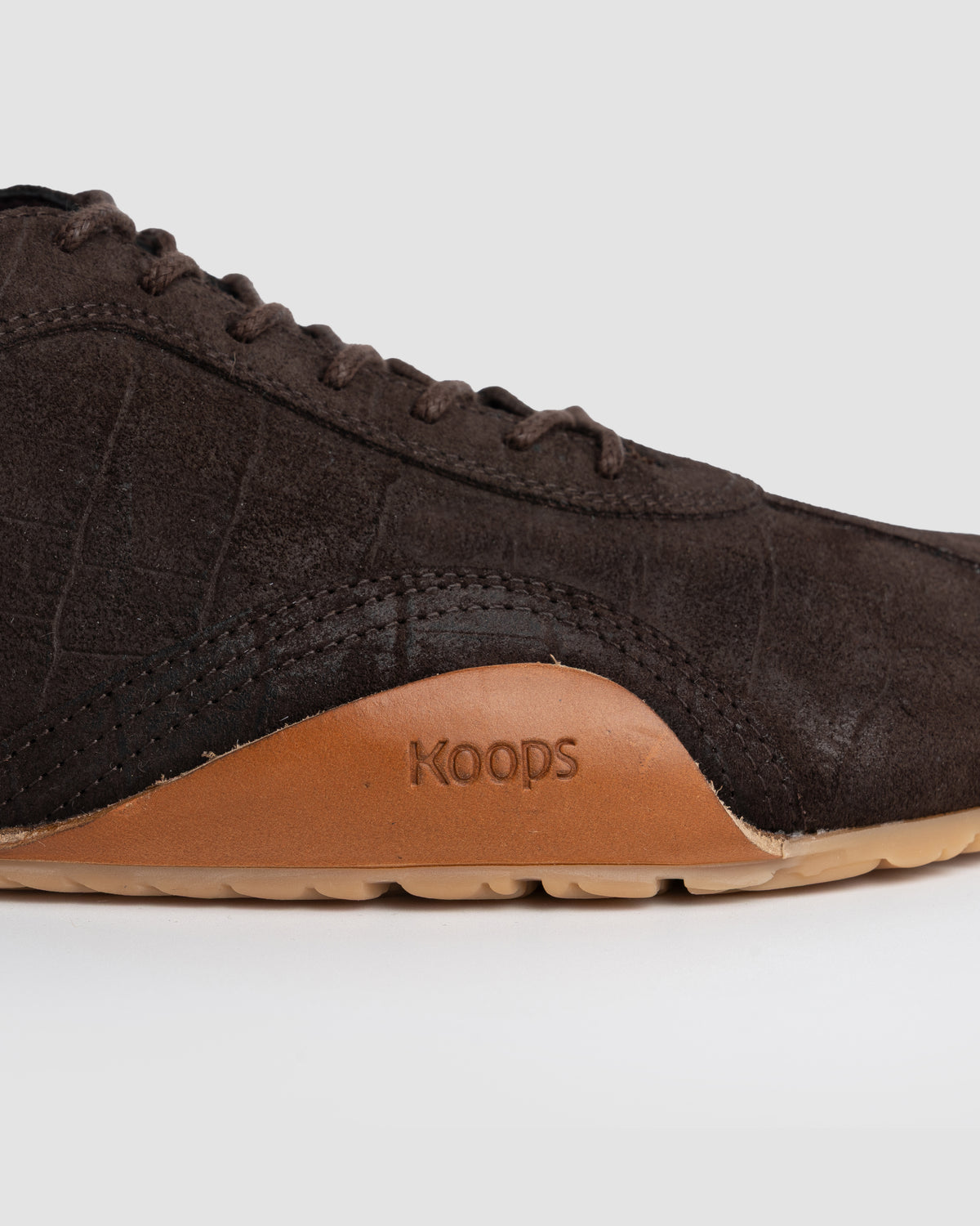 Zen barefoot sneaker crocodile