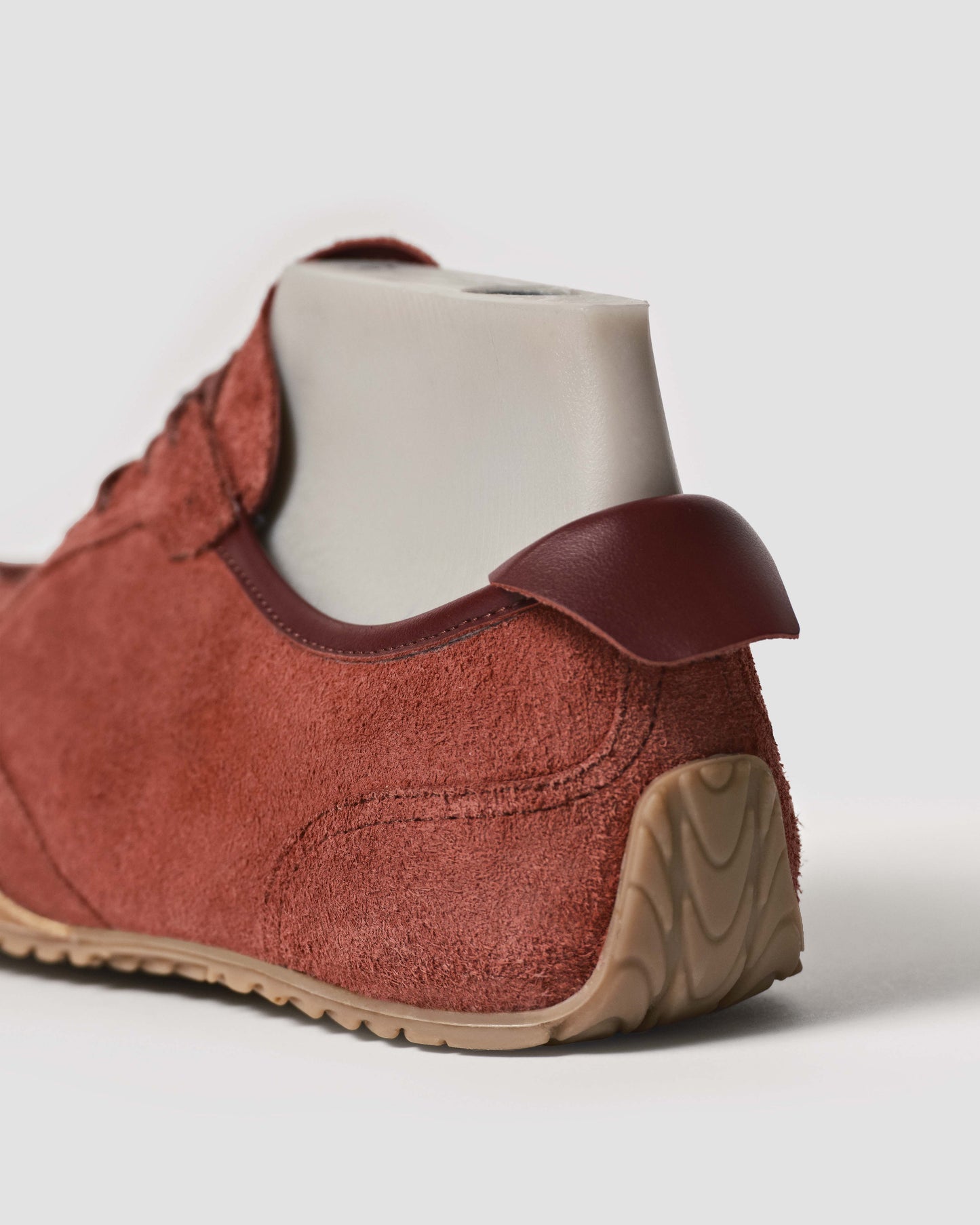 Zen barefoot sneaker lava