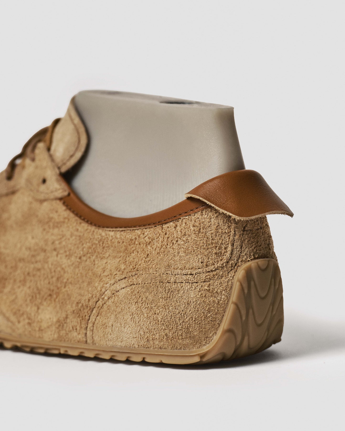 Zen barefoot sneaker sand